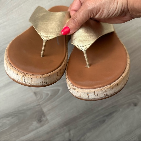 FitFlop F-Mode Leather Cork Flatform Toe Post Sandals Metallic Gold Wedge Size 9 - Picture 2 of 5